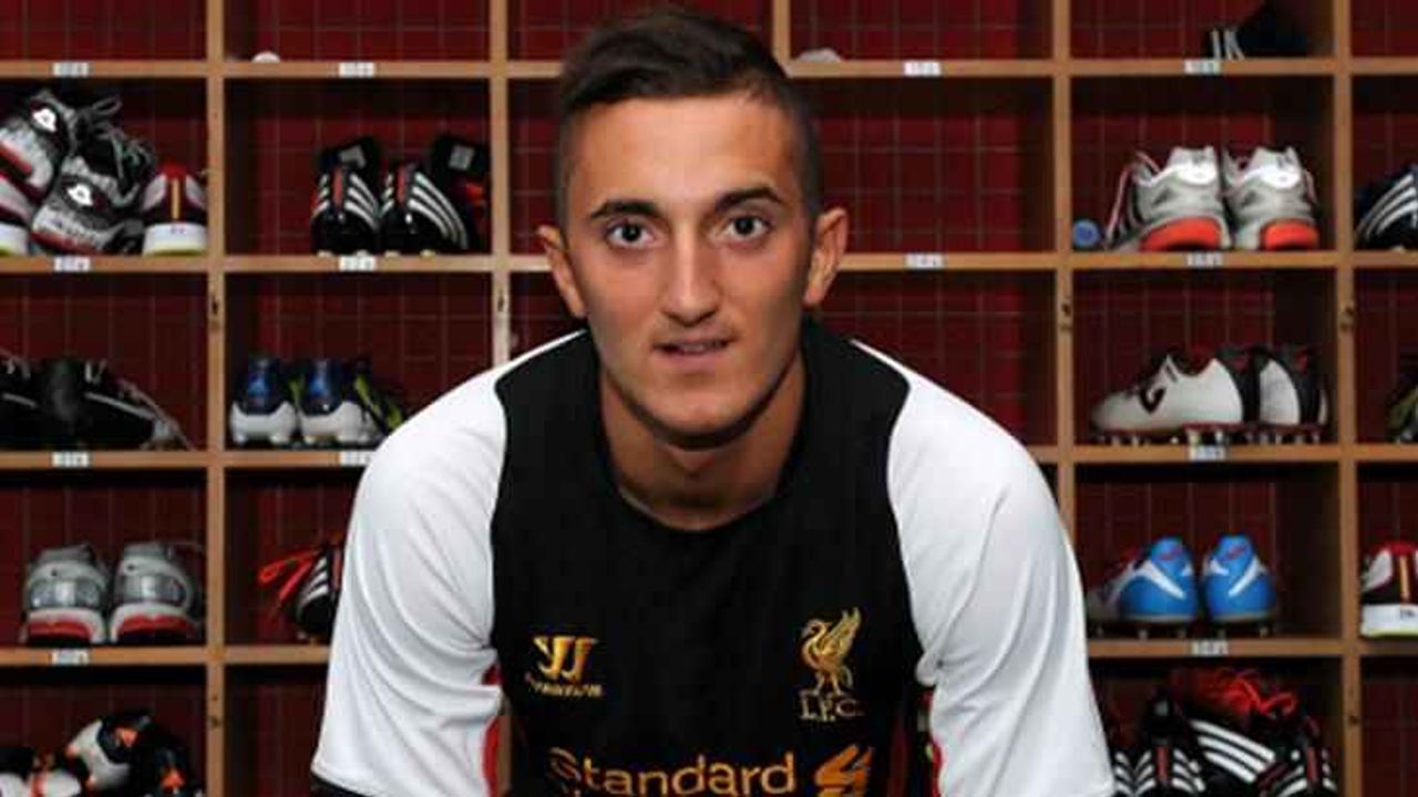 Bir dönem Liverpool'da forma giyen Samed Yeşil artık fabrika işçisi!